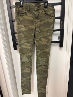 American Eagle Outfitters Olive Camo Skinny Jeans